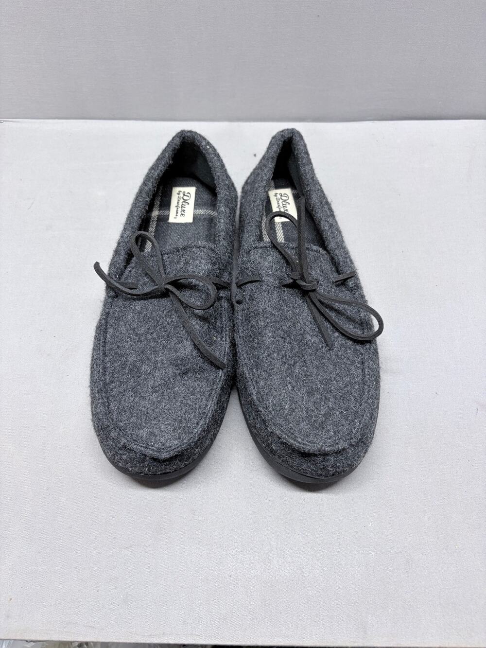 Dluxe by Dearfoams Mens Large 11-12 Charcoal Gray Moccasin Slipper Plaid Fleece